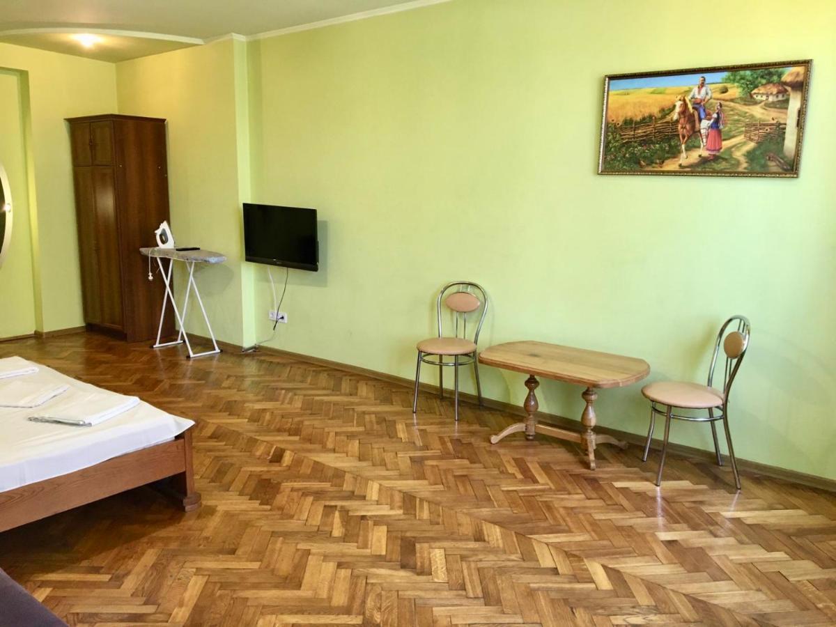 Svobody, Apartments Near The Opera Lviv Exterior foto