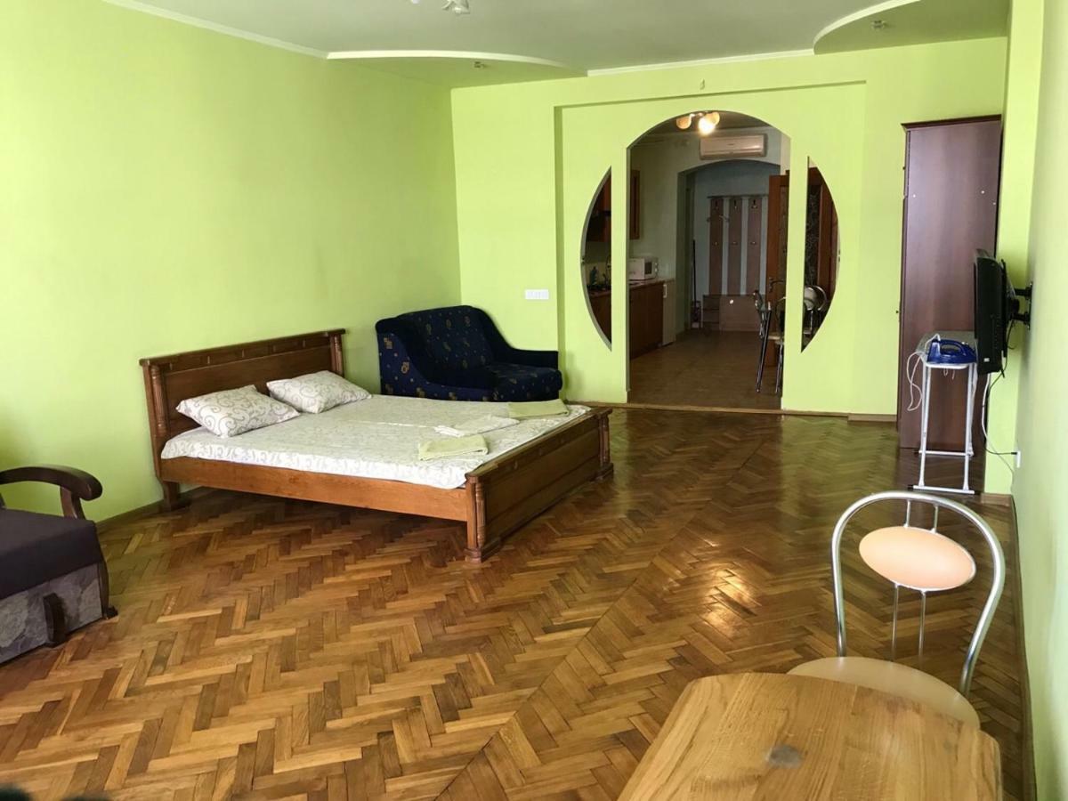 Svobody, Apartments Near The Opera Lviv Exterior foto